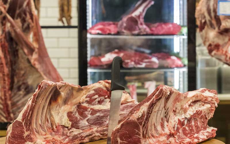 AGGELIS MEATWORKS PREMIUM is a spotless, modern Butcher’s Shop with trained staff to accommodate all your needs. Our famous veal is produced in Serres.
