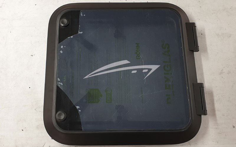 ALEXINEMIO BOAT WINDSHIELDS offers products that cover various needs on constructions using acrylic sheets specialized on boat windshield manufacturing.