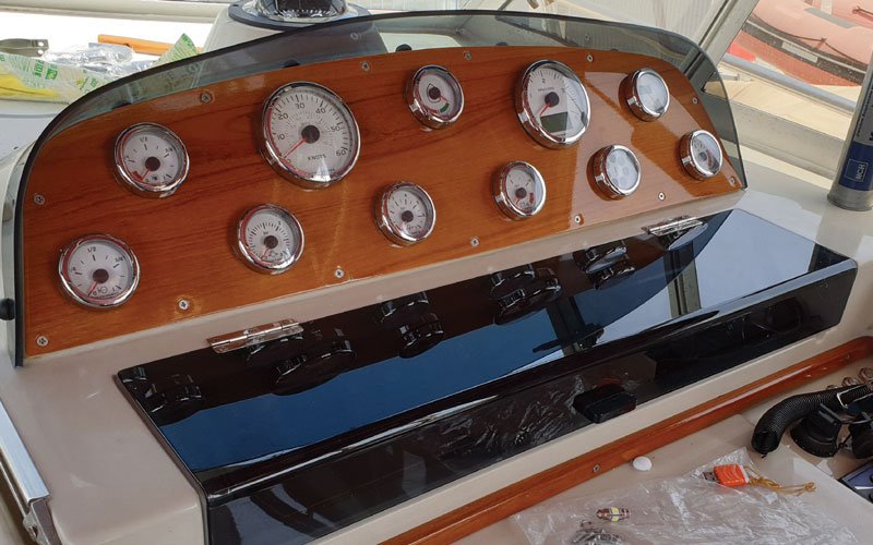 ALEXINEMIO BOAT WINDSHIELDS offers products that cover various needs on constructions using acrylic sheets specialized on boat windshield manufacturing.