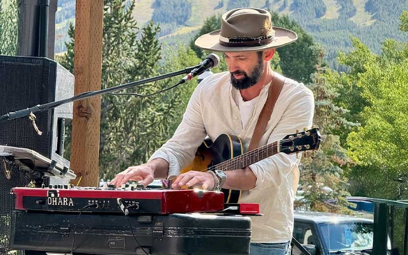 Brendan O’Hara! The one man band!