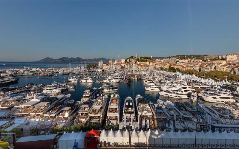 Since 1977, the Cannes Yachting Festival takes place every September in elegant, luxurious surroundings in the sparkling bay of Cannes.