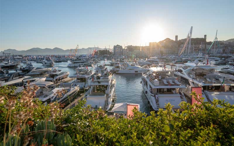 Since 1977, the Cannes Yachting Festival takes place every September in elegant, luxurious surroundings in the sparkling bay of Cannes.