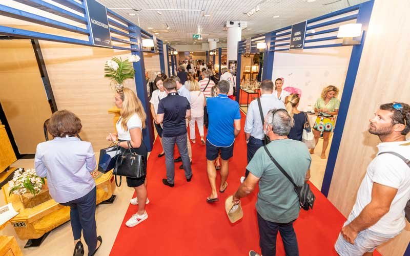 Since 1977, the Cannes Yachting Festival takes place every September in elegant, luxurious surroundings in the sparkling bay of Cannes.