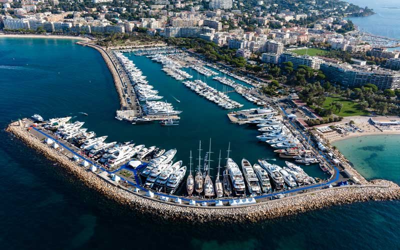 Since 1977, the Cannes Yachting Festival takes place every September in elegant, luxurious surroundings in the sparkling bay of Cannes.