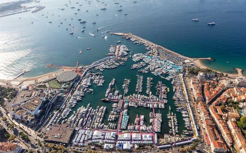 Since 1977, the Cannes Yachting Festival takes place every September in elegant, luxurious surroundings in the sparkling bay of Cannes.