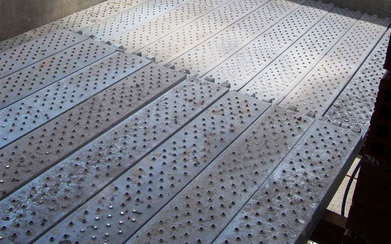 Deligiannis George is a company with many years of experience in placing scaffolding's in buildings, ships and all sorts of technical work.