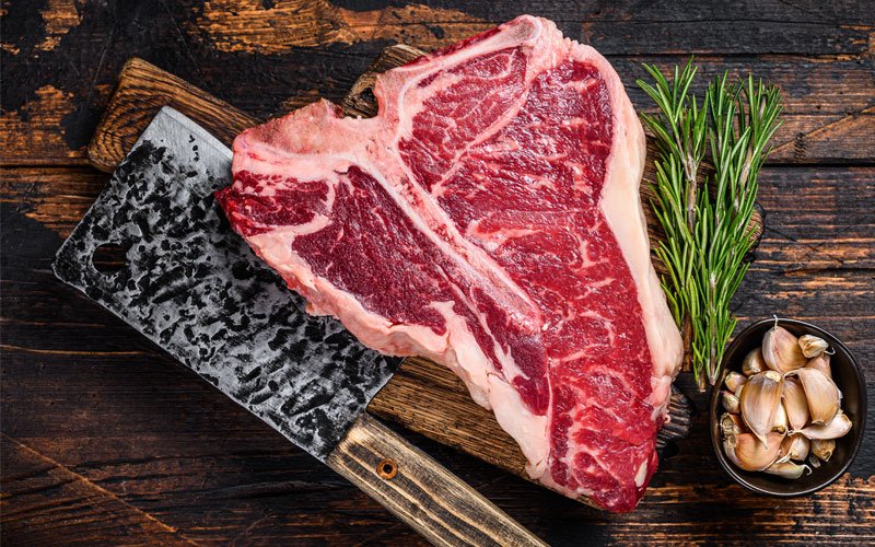 Naxos Island is a point of reference for FARMA XRONA. Many trips and a lot of passion brought the long-term cooperation with producers on local meat.