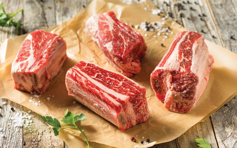 Naxos Island is a point of reference for FARMA XRONA. Many trips and a lot of passion brought the long-term cooperation with producers on local meat.