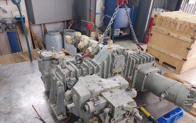 Industrial gearbox and power transmission unit under inspection at General Constructions Ifaistus workshop.