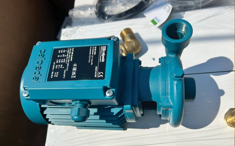 Yacht engine room equipment, marine air conditioning, refrigeration units, desalination systems, pumps, and technical installations by MARINAKIS Marine Services, experts in marine maintenance, repair, and system installation for luxury yachts.