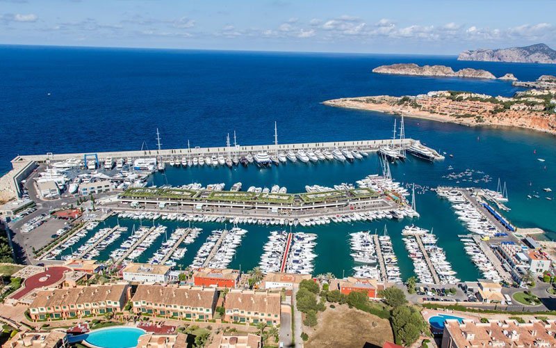 Luxury marina facilities managed by OCIBAR Group featuring superyachts, modern berths, waterfront promenades, and premium coastal infrastructure in top Mediterranean destinations.