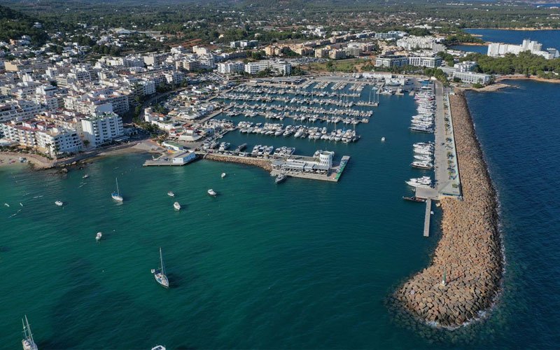 Luxury marina facilities managed by OCIBAR Group featuring superyachts, modern berths, waterfront promenades, and premium coastal infrastructure in top Mediterranean destinations.