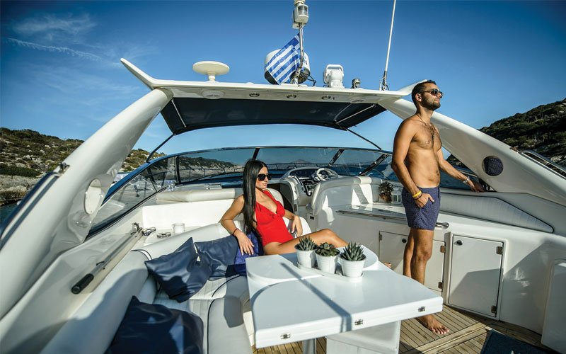 Yacht in Mykonos help you to escape from the ordinary with the Yacht Maxim 40! A fabulous yacht built in 2010 by Overmarine Sunseeker.