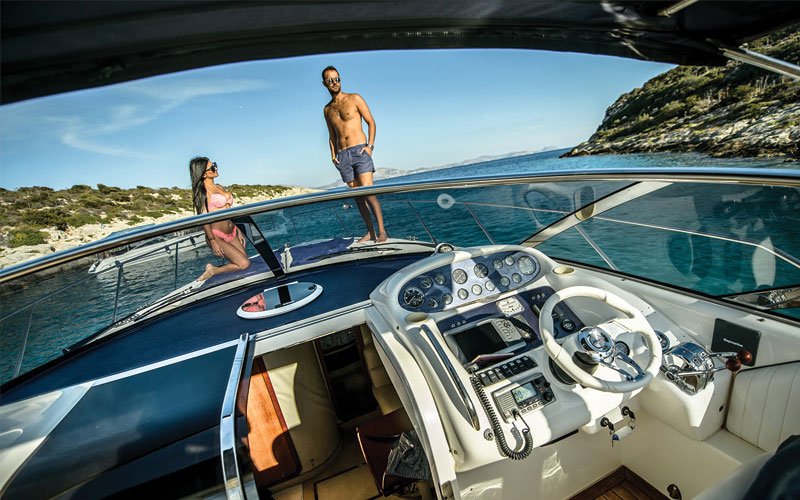 Yacht in Mykonos help you to escape from the ordinary with the Yacht Maxim 40! A fabulous yacht built in 2010 by Overmarine Sunseeker.