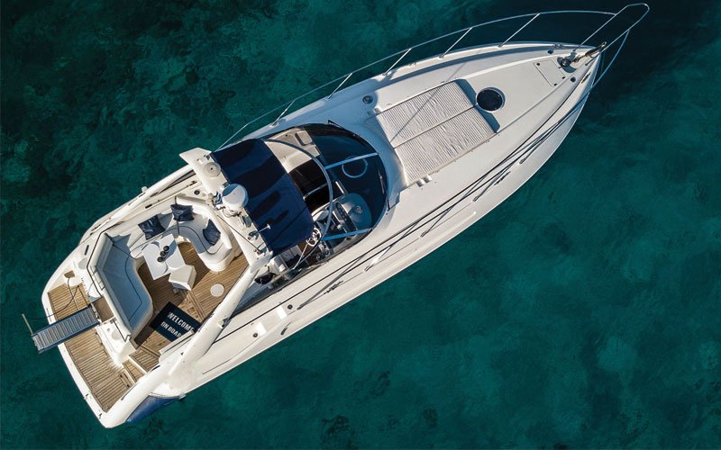 Yacht in Mykonos help you to escape from the ordinary with the Yacht Maxim 40! A fabulous yacht built in 2010 by Overmarine Sunseeker.