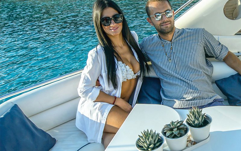 Yacht in Mykonos help you to escape from the ordinary with the Yacht Maxim 40! A fabulous yacht built in 2010 by Overmarine Sunseeker.