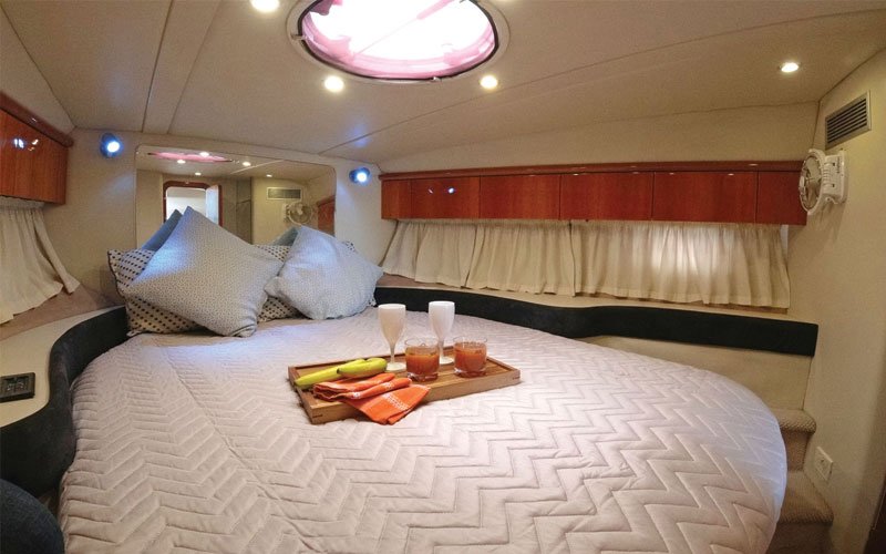 Yacht in Mykonos help you to escape from the ordinary with the Yacht Maxim 40! A fabulous yacht built in 2010 by Overmarine Sunseeker.