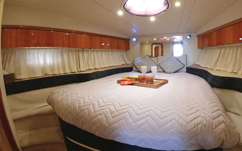 Yacht in Mykonos help you to escape from the ordinary with the Yacht Maxim 40! A fabulous yacht built in 2010 by Overmarine Sunseeker.