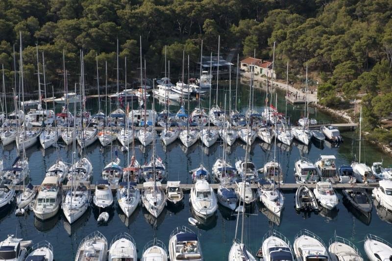 ACI Marina Palmizana, open from April to end of October, is one of the most beautiful marinas in the Adriatic. It is located in its namesake bay.