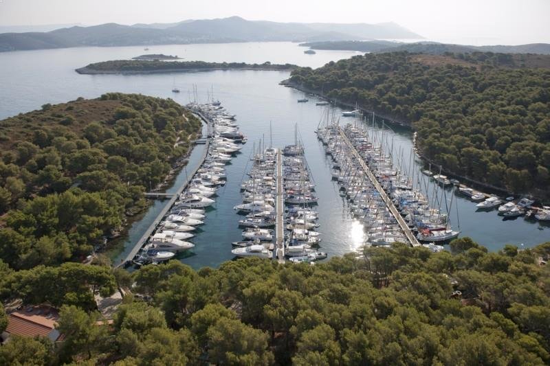 ACI Marina Palmizana, open from April to end of October, is one of the most beautiful marinas in the Adriatic. It is located in its namesake bay.