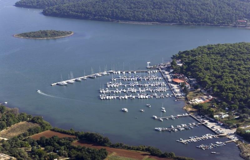 ACI Marina Pomer is a beautiful and modern marina of a Mediterranean look with a new reception and exchange office and high facilities.