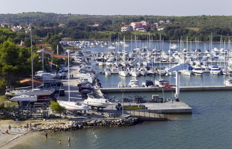 ACI Marina Pomer is a beautiful and modern marina of a Mediterranean look with a new reception and exchange office and high facilities.