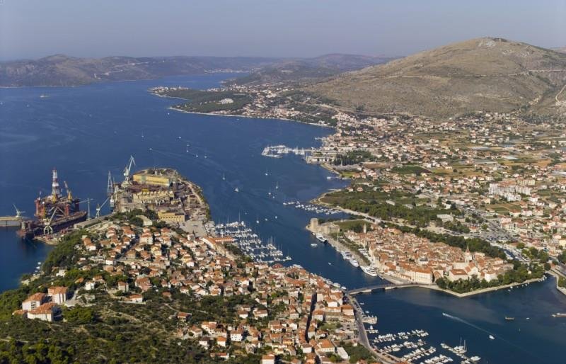 ACI Marina Trogir is open all year round and offers a fabulous view of the charming promenade of Trogir and of St. Lawrence’s Cathedral bell tower.