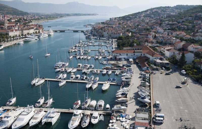 ACI Marina Trogir is open all year round and offers a fabulous view of the charming promenade of Trogir and of St. Lawrence’s Cathedral bell tower.