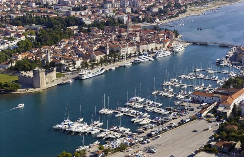 ACI Marina Trogir is open all year round and offers a fabulous view of the charming promenade of Trogir and of St. Lawrence’s Cathedral bell tower.