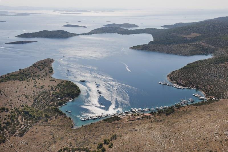 ACI Marina Zut is situated in the westernmost part of the harbour of Zut. The marina is open from April 1 through October 31.