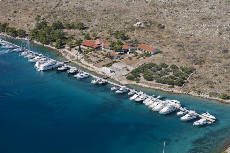 ACI Marina Zut is situated in the westernmost part of the harbour of Zut. The marina is open from April 1 through October 31.