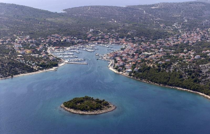 ACI Marina Jezera is one of the most awarded and eco-friendliest nautical centres in northern Dalmatia and a proud winner of the Blue Flag.