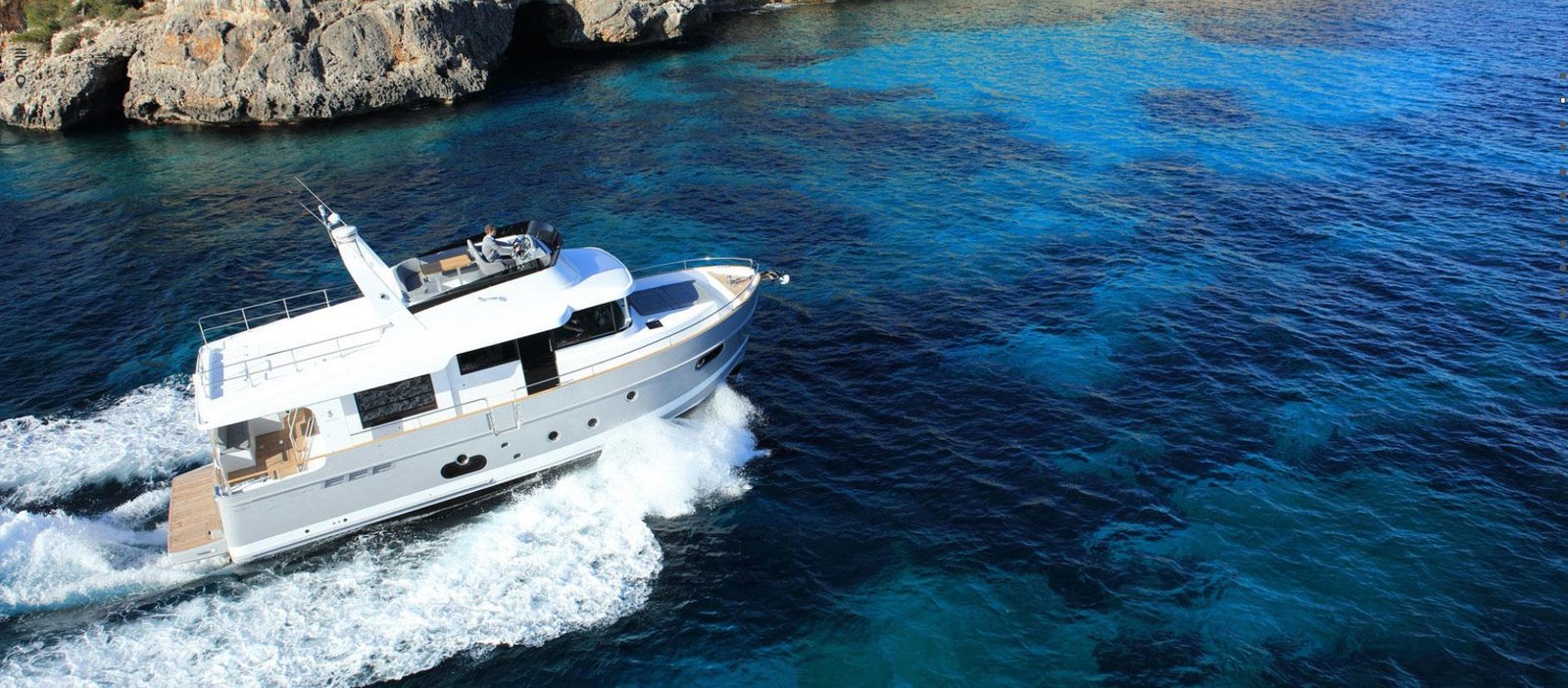 BENETEAU is committed to offering exclusive services to its boaters and gracefully puts 136 years of expertise at the heart of a long-lasting relationship.