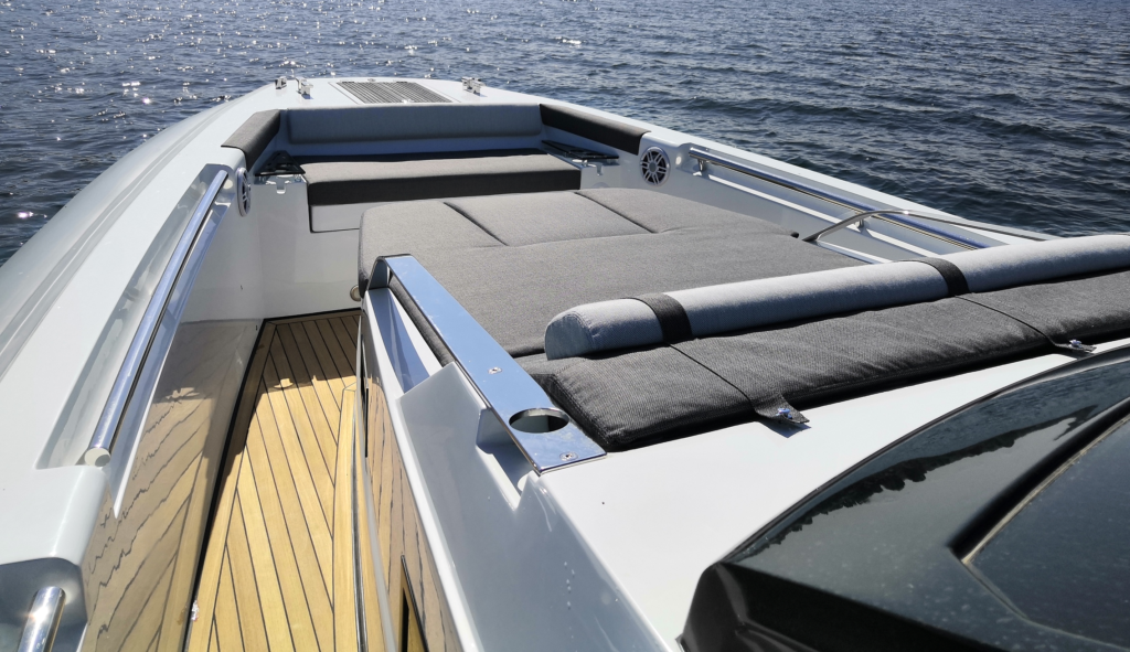 TECNORIB Introduces the First 2 PIRELLI 42, the latest development introduced by the Rescaldina shipyard, and has garnered great success.