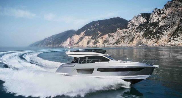 Azimut Yachts will have a high-profile presence at the Cannes Yachting Festival, held in the French city from September 7 to 12, where a total of 18 models will be on show!