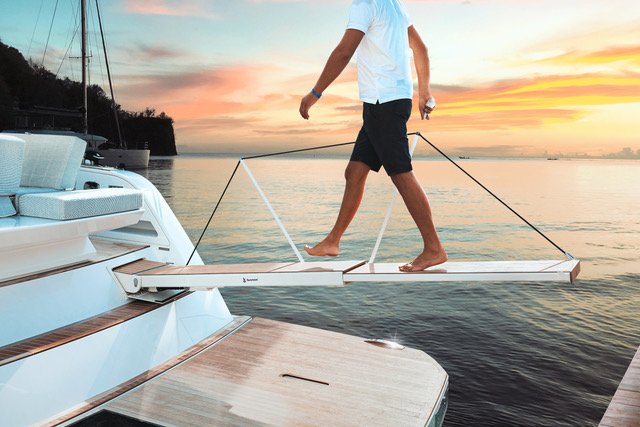Besenzoni 55th anniversary! The Italian company headed by Giorgio Besenzoni will be featuring at the upcoming Genoa Boat Show – to take place from 22 to 27 September – with its wide range of products dedicated to boats of all types and sizes. The stand will showcase the SPE 908 version of the multifunctional LaScala electric ladder, the LaPasserella gangway and the P252 automatic helm seat.