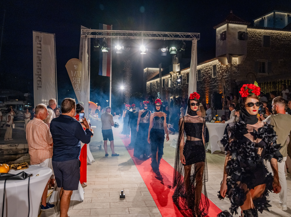 Martinis Marchi Summer Party 2026 – Golden Sunset